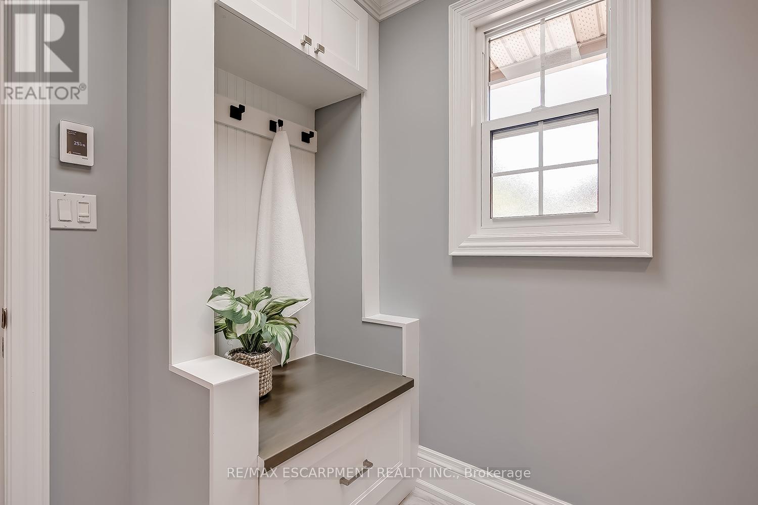 2428 Lakeshore Road, Burlington, ON - Indoor Photo Showing Other Room