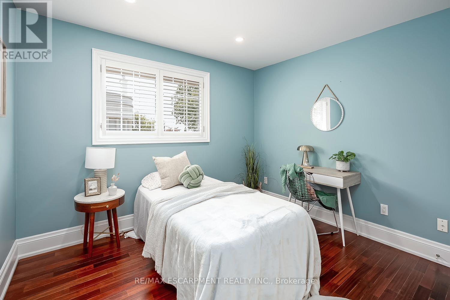 2428 Lakeshore Road, Burlington, ON - Indoor Photo Showing Bedroom