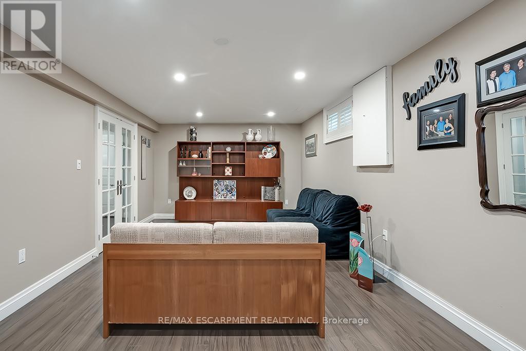 2428 Lakeshore Road, Burlington, ON - Indoor