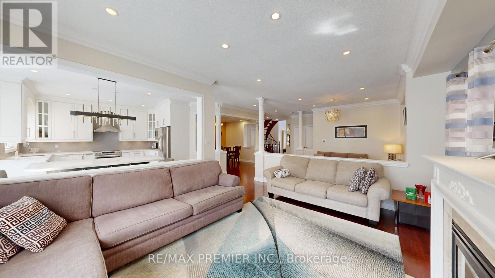 11 Charger Lane, Brampton, ON - Indoor Photo Showing Living Room