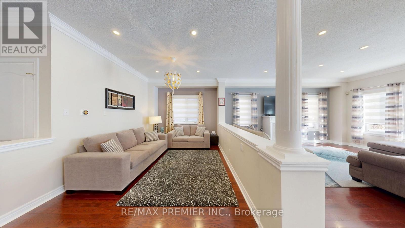 11 Charger Lane, Brampton, ON - Indoor Photo Showing Living Room