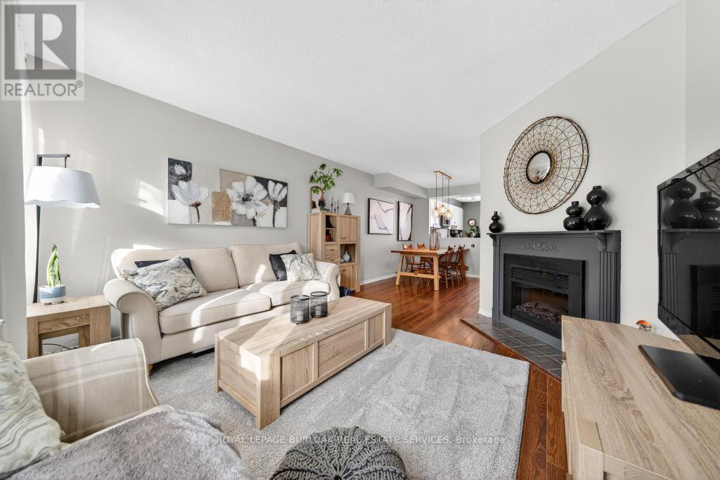 702 - 895 Maple Avenue, Burlington, ON - Indoor Photo Showing Living Room With Fireplace