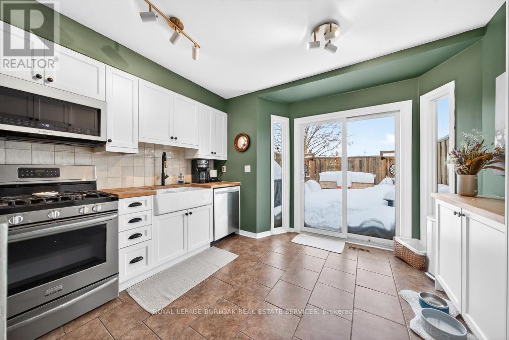 702 - 895 Maple Avenue, Burlington, ON - Indoor Photo Showing Kitchen