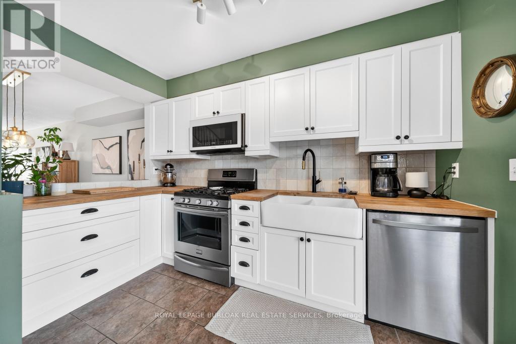 702 - 895 Maple Avenue, Burlington, ON - Indoor Photo Showing Kitchen