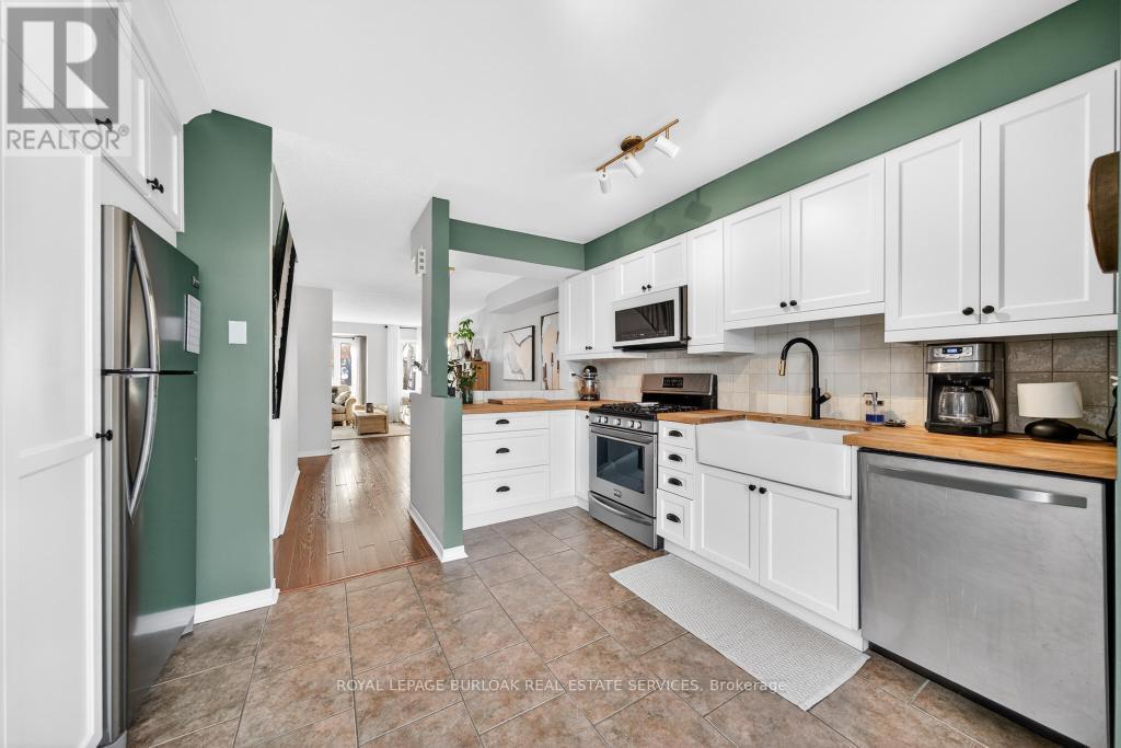 702 - 895 Maple Avenue, Burlington, ON - Indoor Photo Showing Kitchen