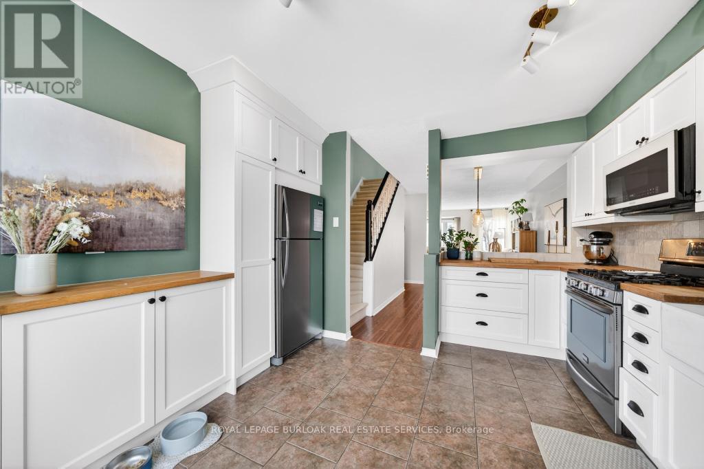 702 - 895 Maple Avenue, Burlington, ON - Indoor Photo Showing Kitchen