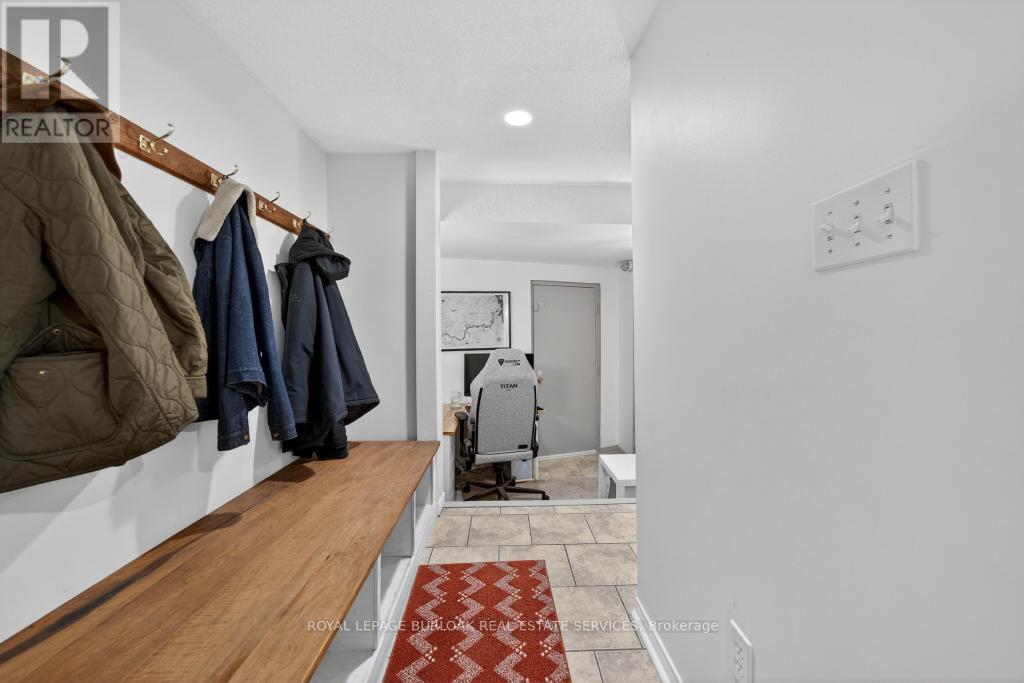 702 - 895 Maple Avenue, Burlington, ON - Indoor With Storage