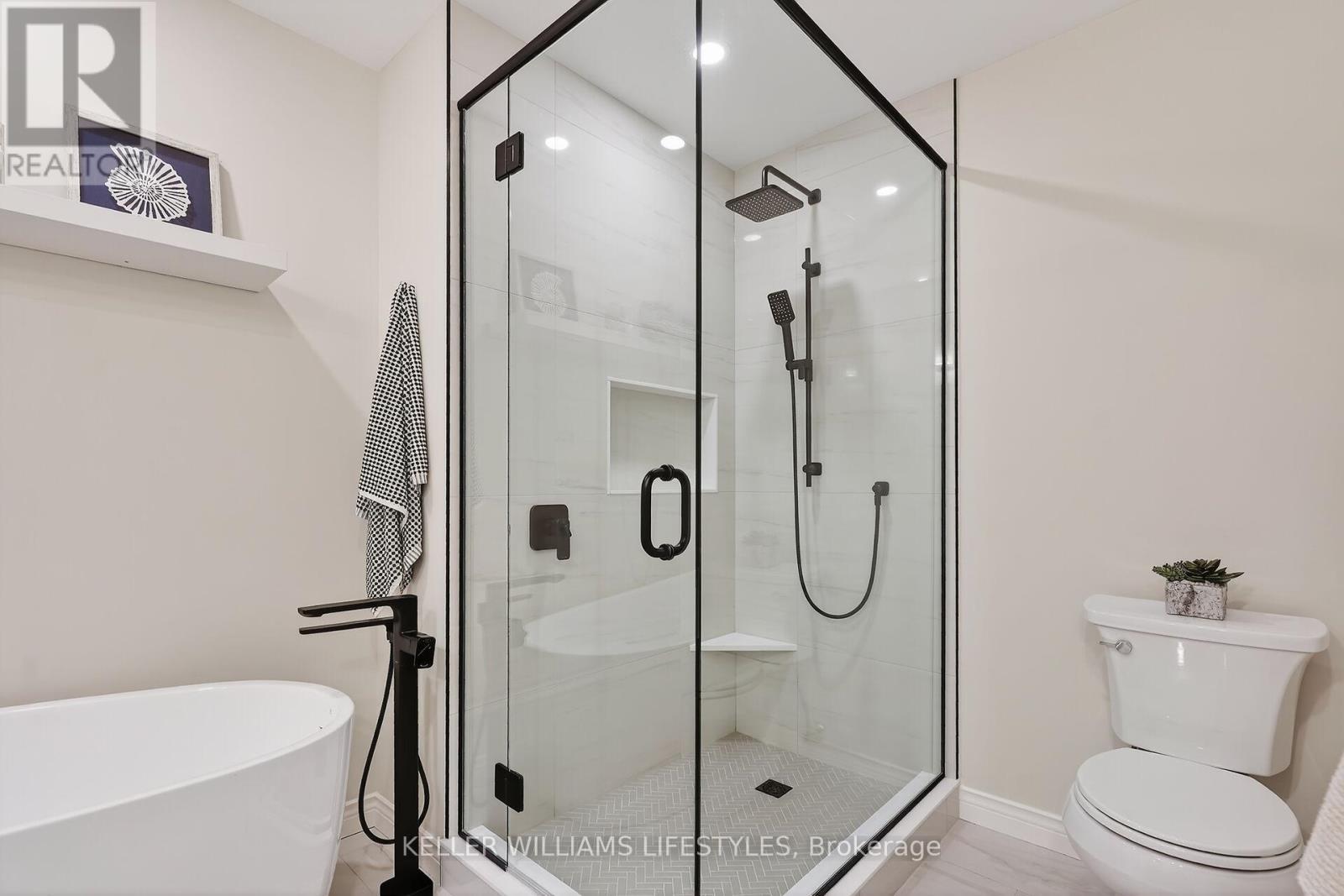 30 - 519 Riverside Drive, London North (North P), ON - Indoor Photo Showing Bathroom