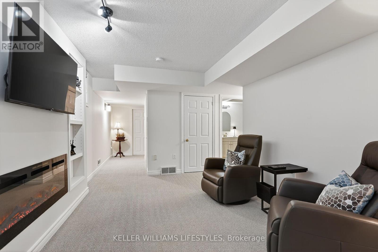 30 - 519 Riverside Drive, London North (North P), ON - Indoor With Fireplace