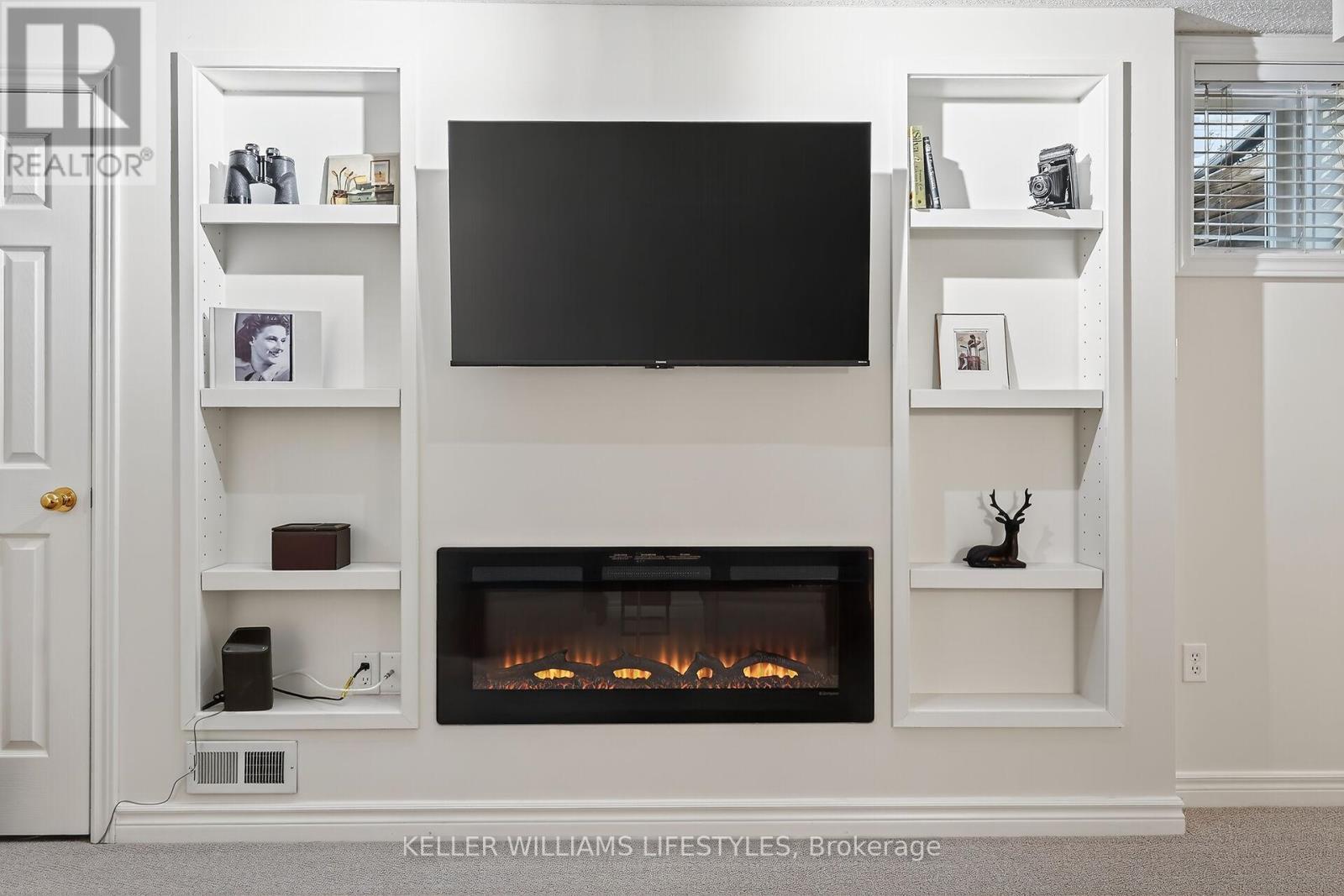 30 - 519 Riverside Drive, London North (North P), ON - Indoor With Fireplace