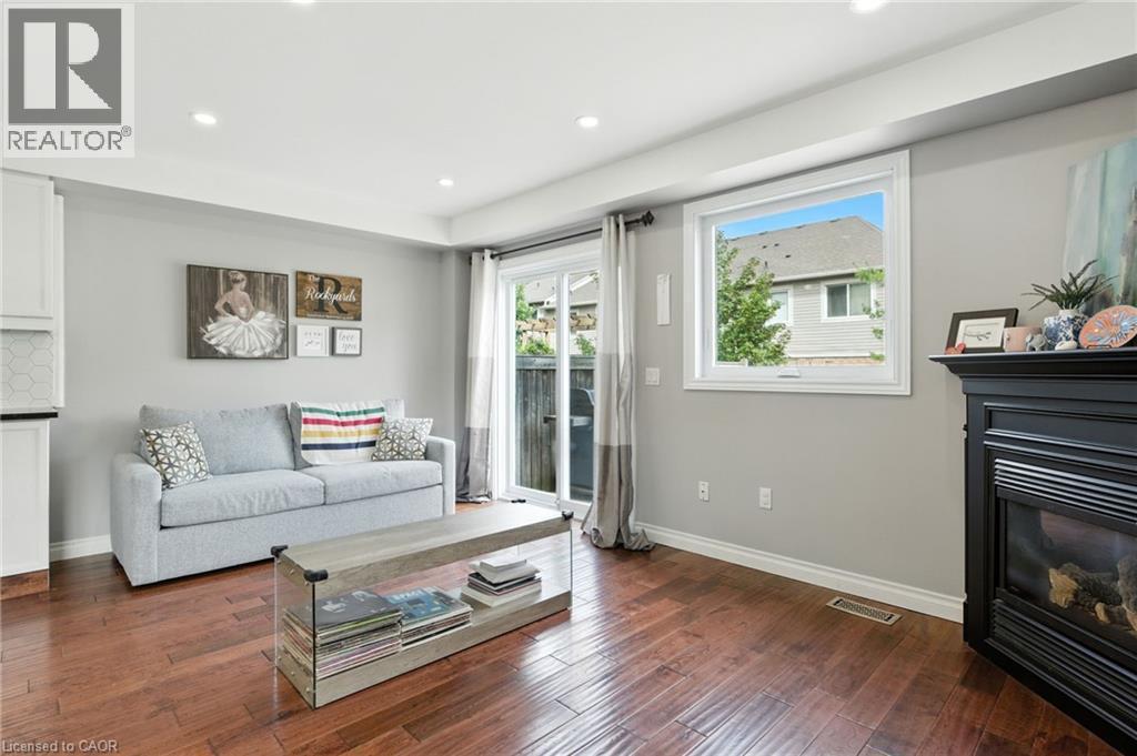 710 Spring Gardens Road Unit# 41, Burlington, ON - Indoor Photo Showing Living Room With Fireplace