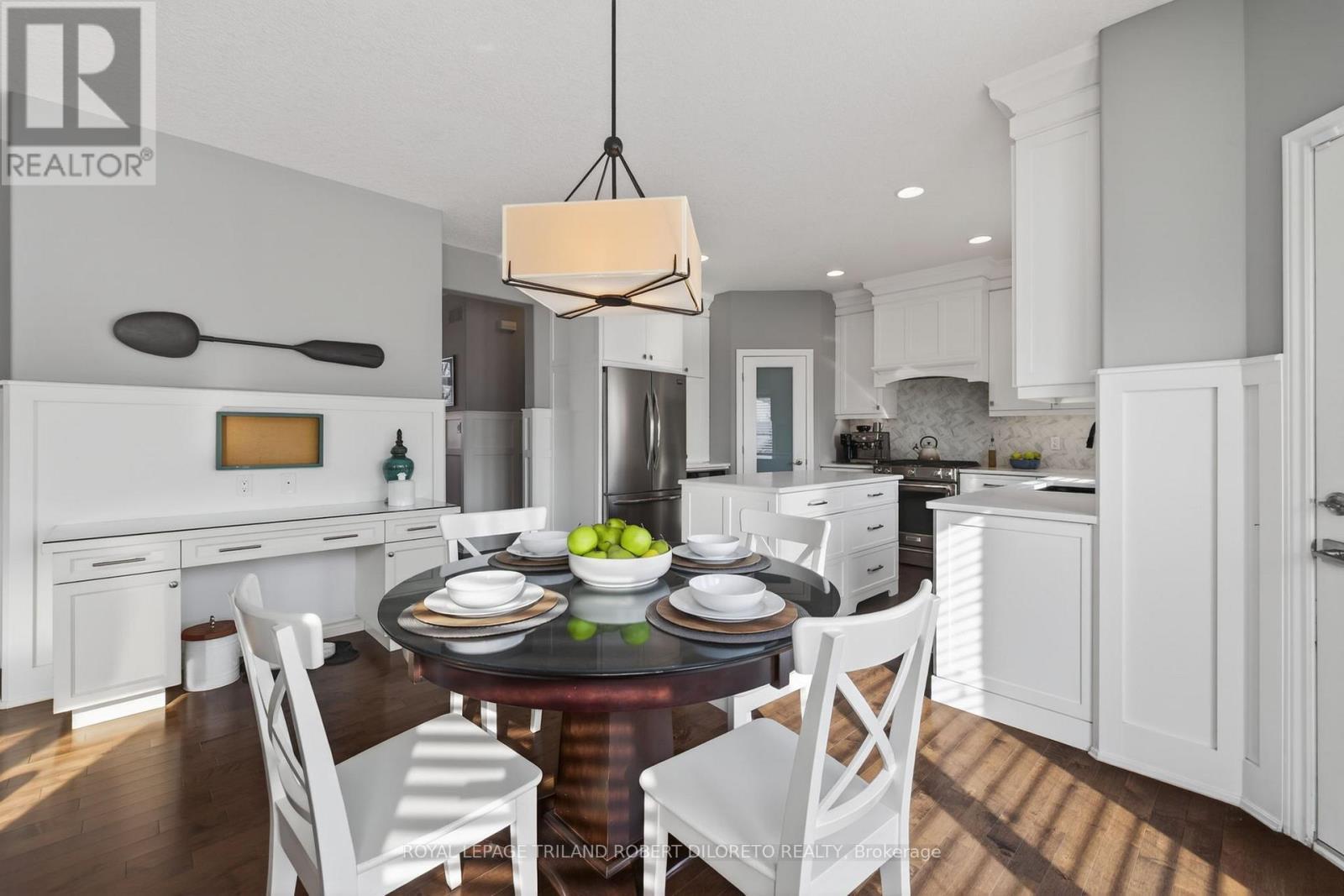56 Fieldstone Crescent S, Middlesex Centre (Komoka), ON - Indoor Photo Showing Dining Room
