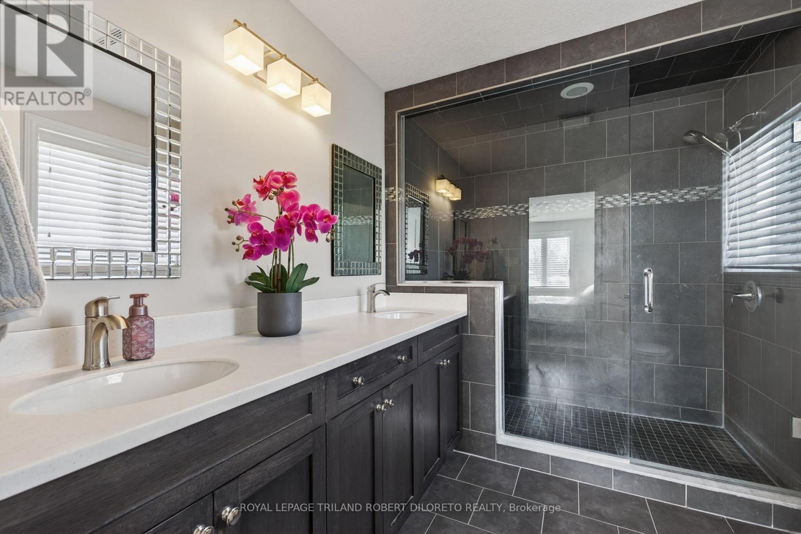 56 Fieldstone Crescent S, Middlesex Centre (Komoka), ON - Indoor Photo Showing Bathroom