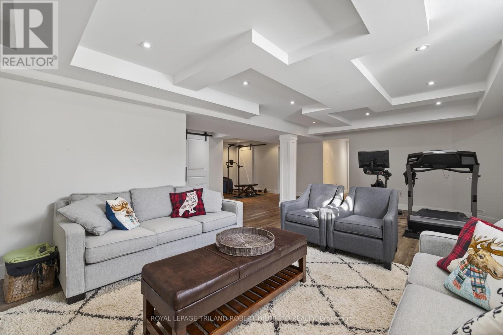 56 Fieldstone Crescent S, Middlesex Centre (Komoka), ON - Indoor Photo Showing Living Room
