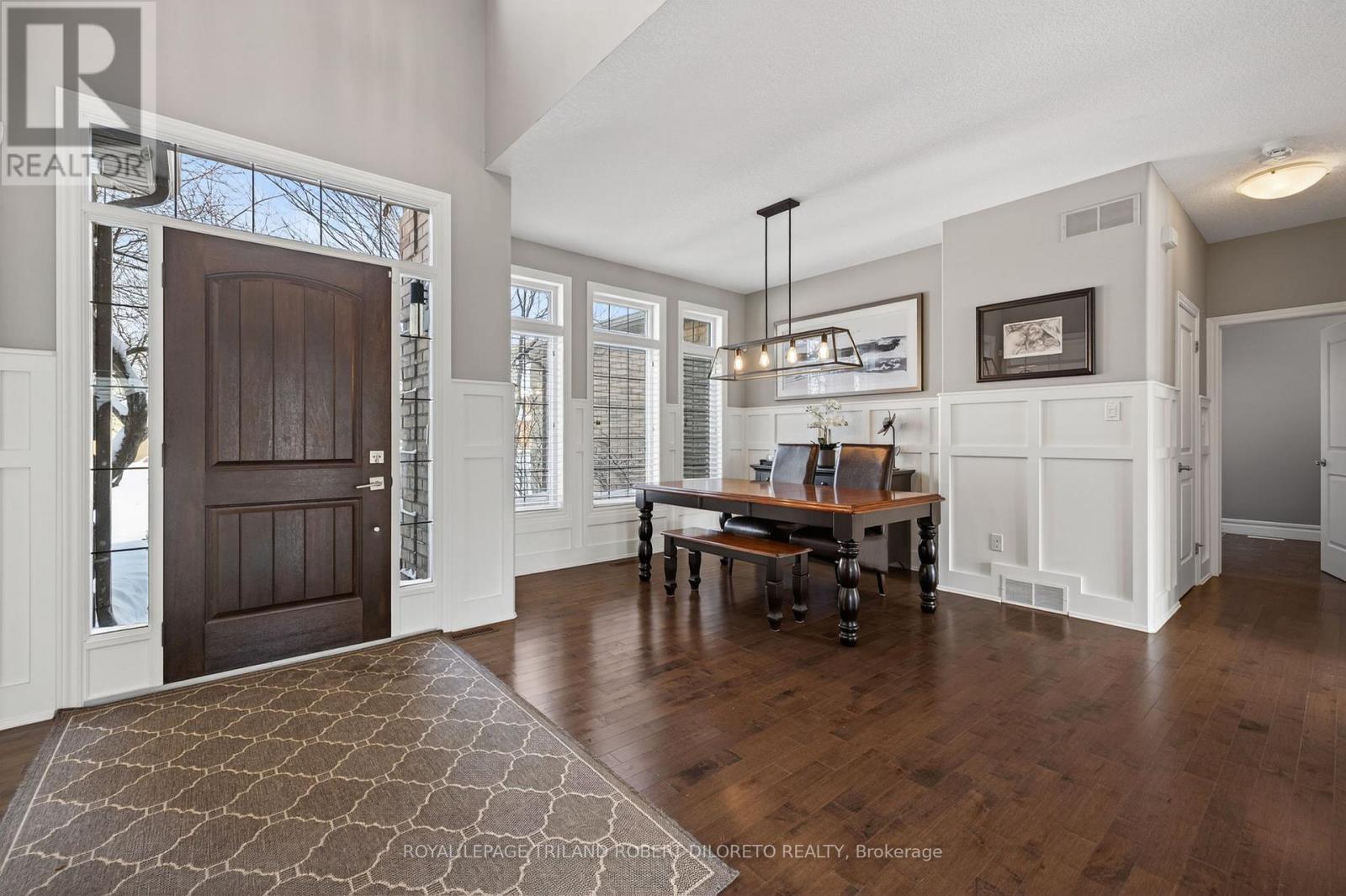56 Fieldstone Crescent S, Middlesex Centre (Komoka), ON - Indoor Photo Showing Dining Room