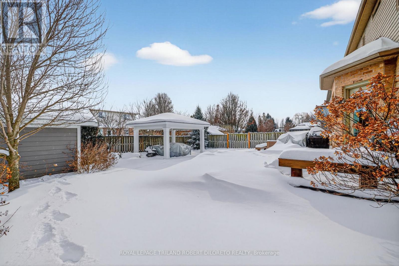 56 Fieldstone Crescent S, Middlesex Centre (Komoka), ON - Outdoor