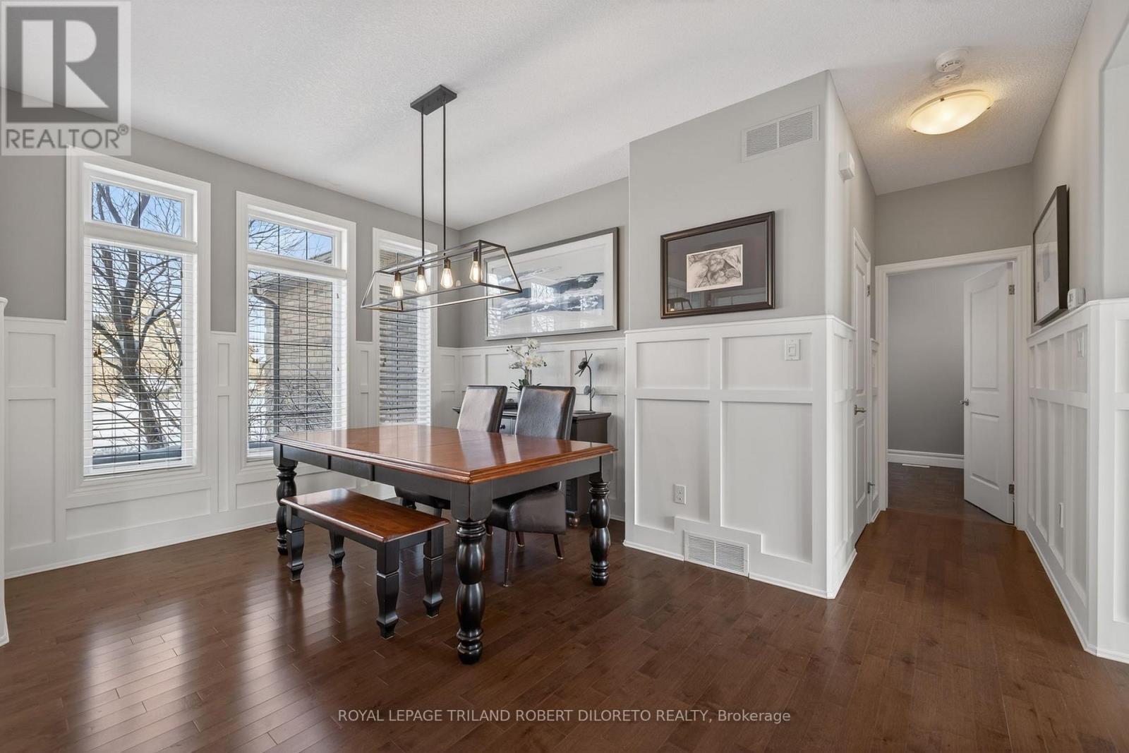56 Fieldstone Crescent S, Middlesex Centre (Komoka), ON - Indoor Photo Showing Dining Room