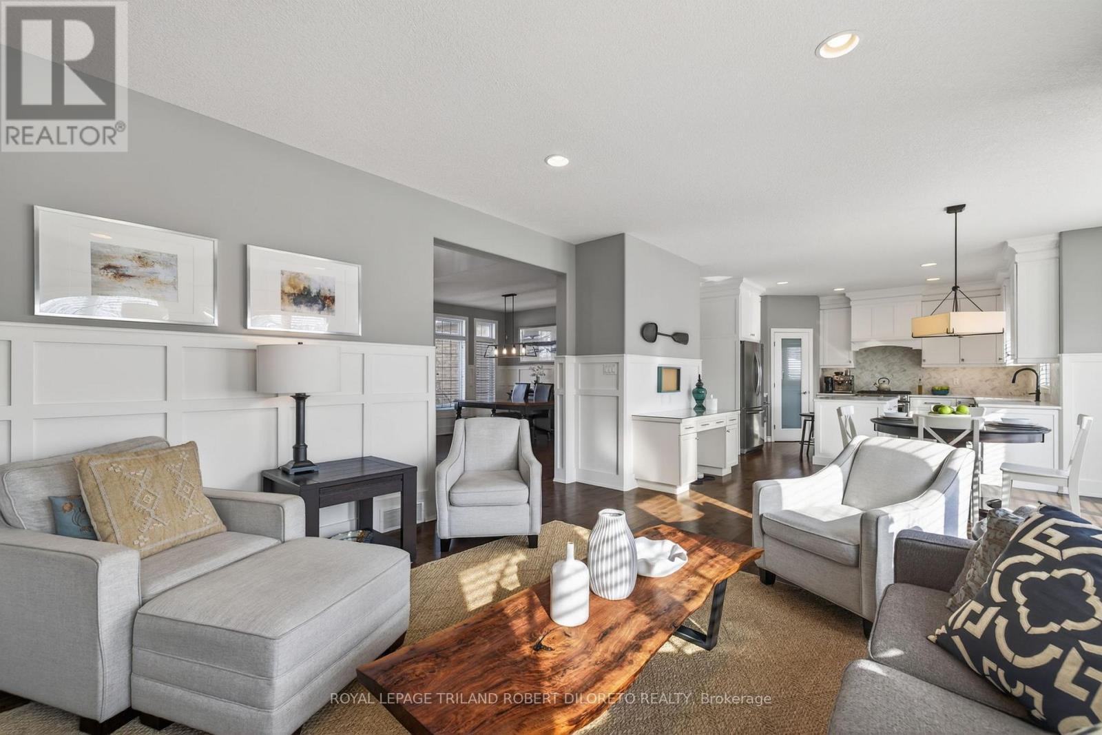 56 Fieldstone Crescent S, Middlesex Centre (Komoka), ON - Indoor Photo Showing Living Room