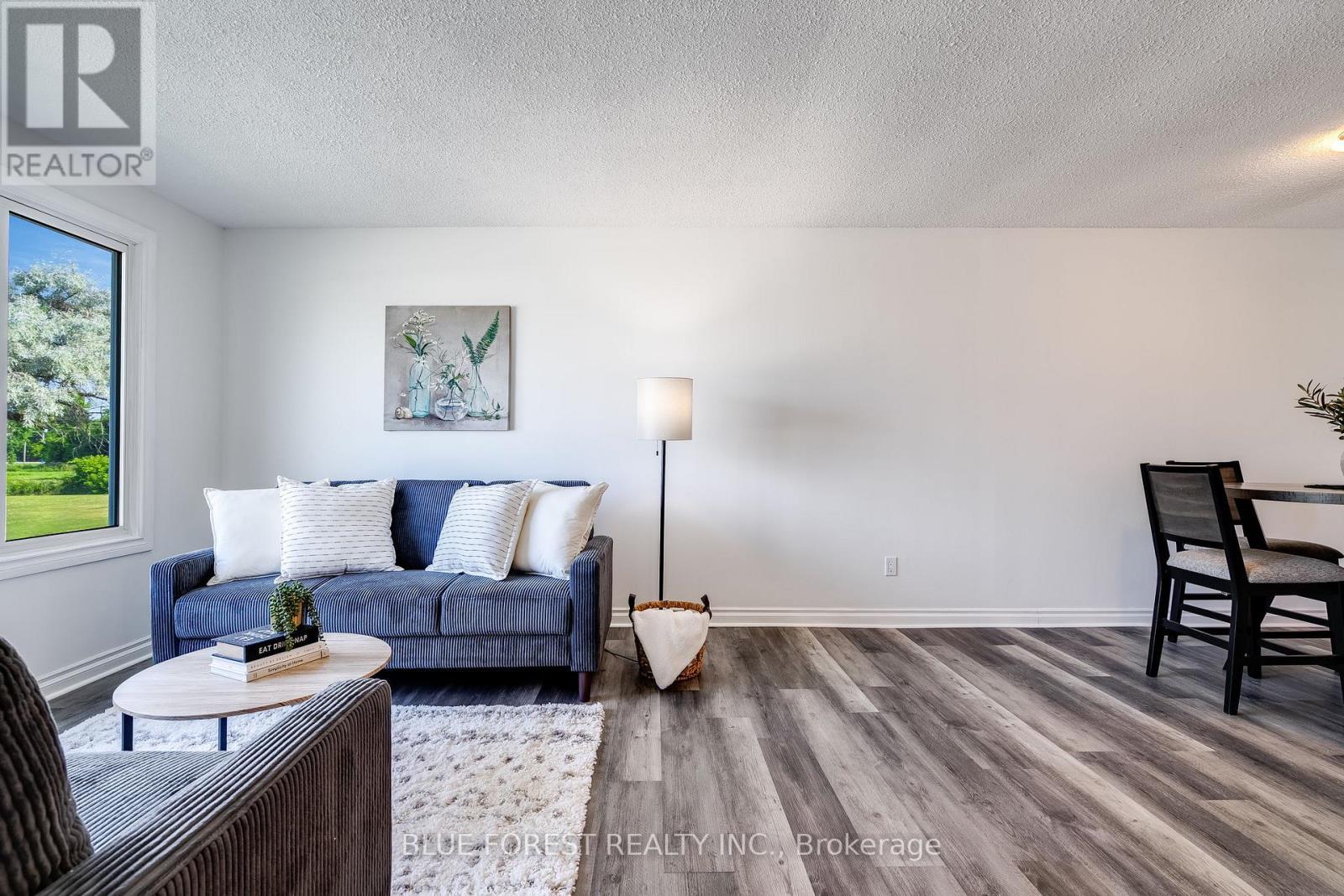 69 Bridlepath Road, Chatham-Kent (Wallaceburg), ON - Indoor Photo Showing Living Room