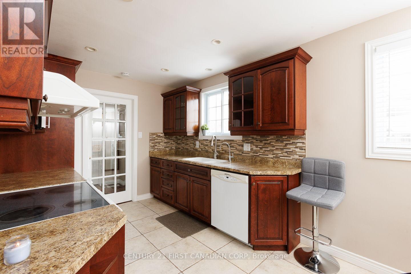 118 Rosamond Crescent, London South (South X), ON - Indoor Photo Showing Kitchen