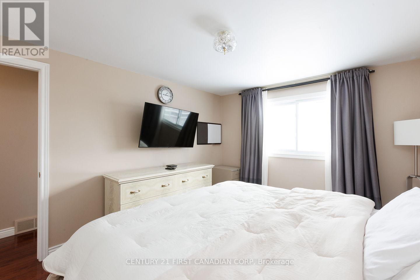 118 Rosamond Crescent, London South (South X), ON - Indoor Photo Showing Bedroom