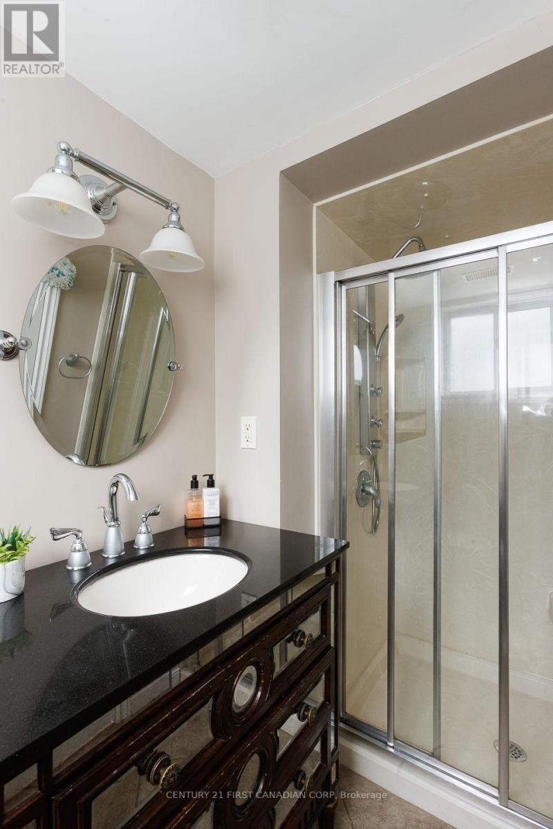 118 Rosamond Crescent, London South (South X), ON - Indoor Photo Showing Bathroom