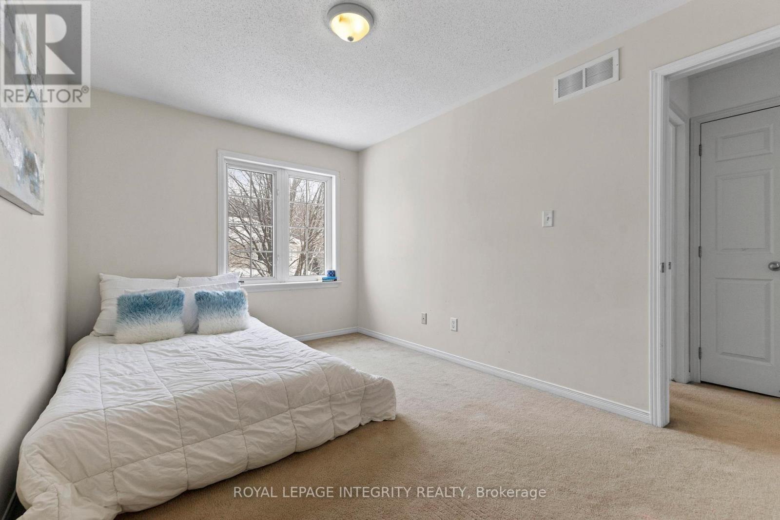 Secondary bedroom - 30 Goldthorpe Private, Ottawa, ON - Indoor Photo Showing Bedroom