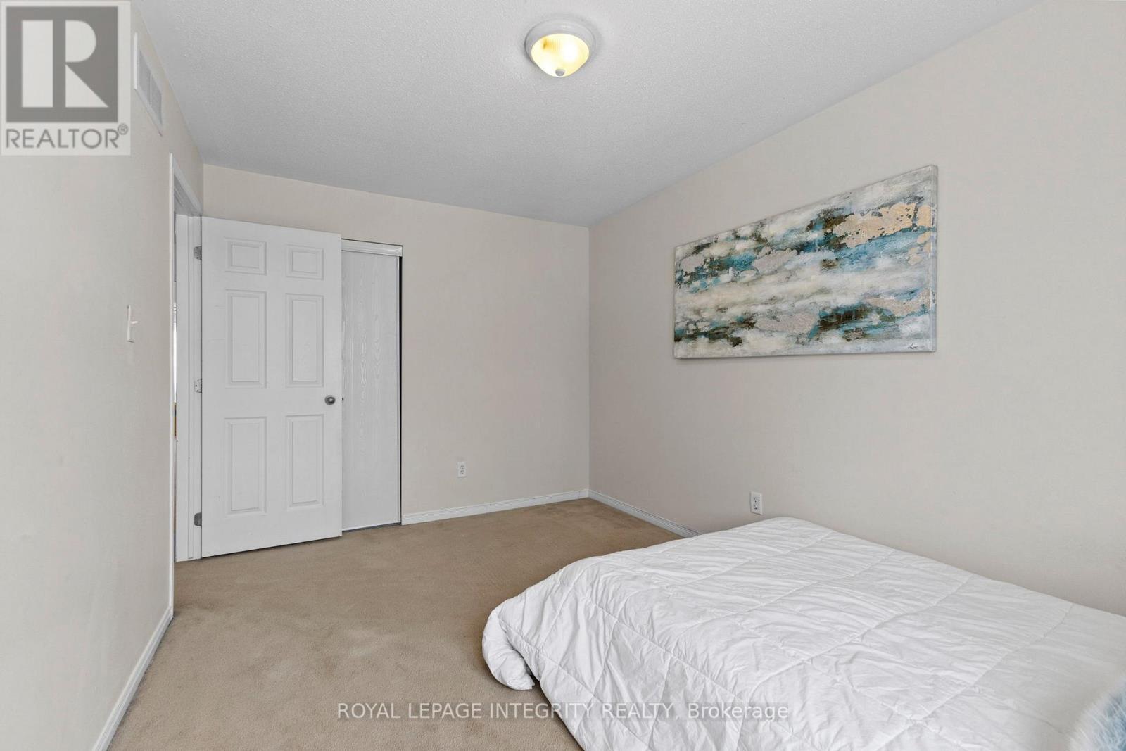 Secondary bedroom reverse angle - 30 Goldthorpe Private, Ottawa, ON - Indoor Photo Showing Bedroom