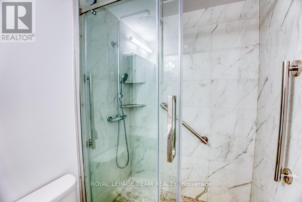 2201 - 1025 Richmond Road, Ottawa, ON - Indoor Photo Showing Bathroom