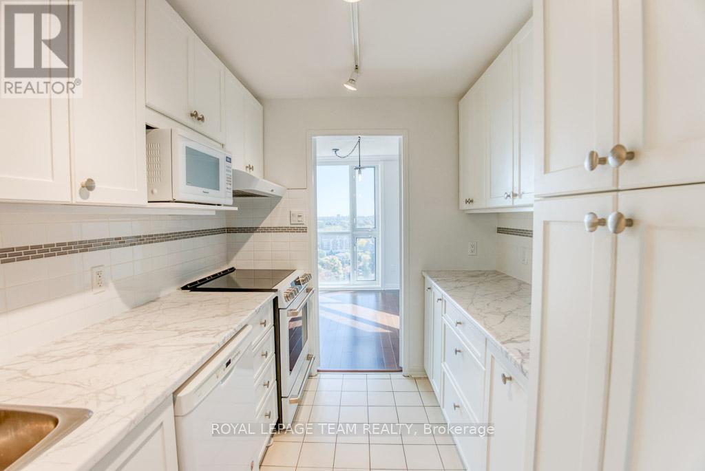 2201 - 1025 Richmond Road, Ottawa, ON - Indoor Photo Showing Kitchen