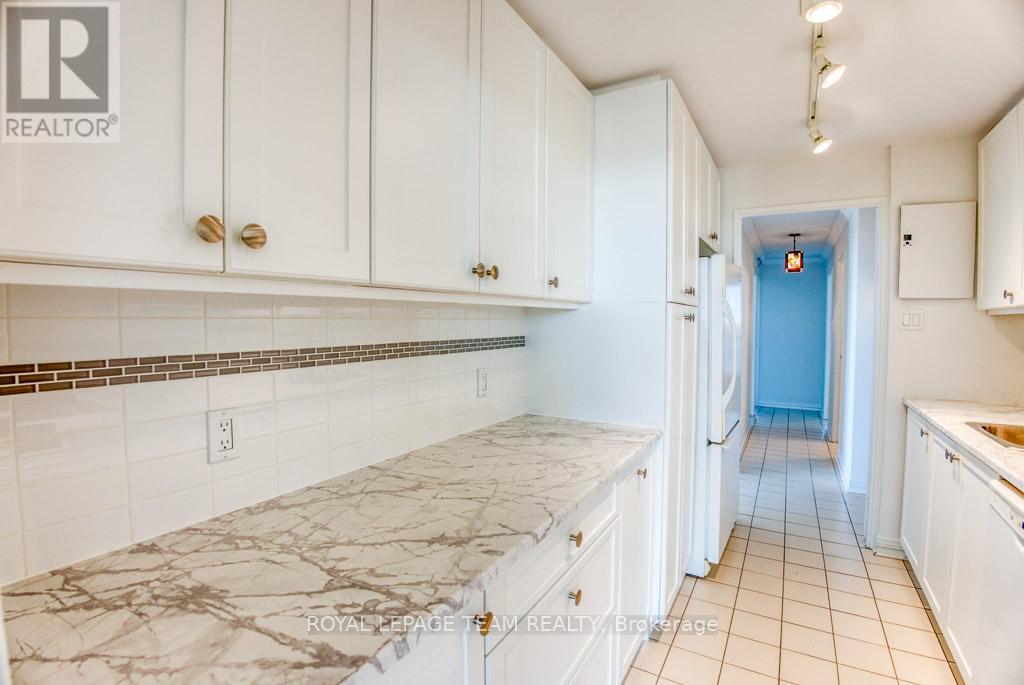 2201 - 1025 Richmond Road, Ottawa, ON - Indoor Photo Showing Kitchen