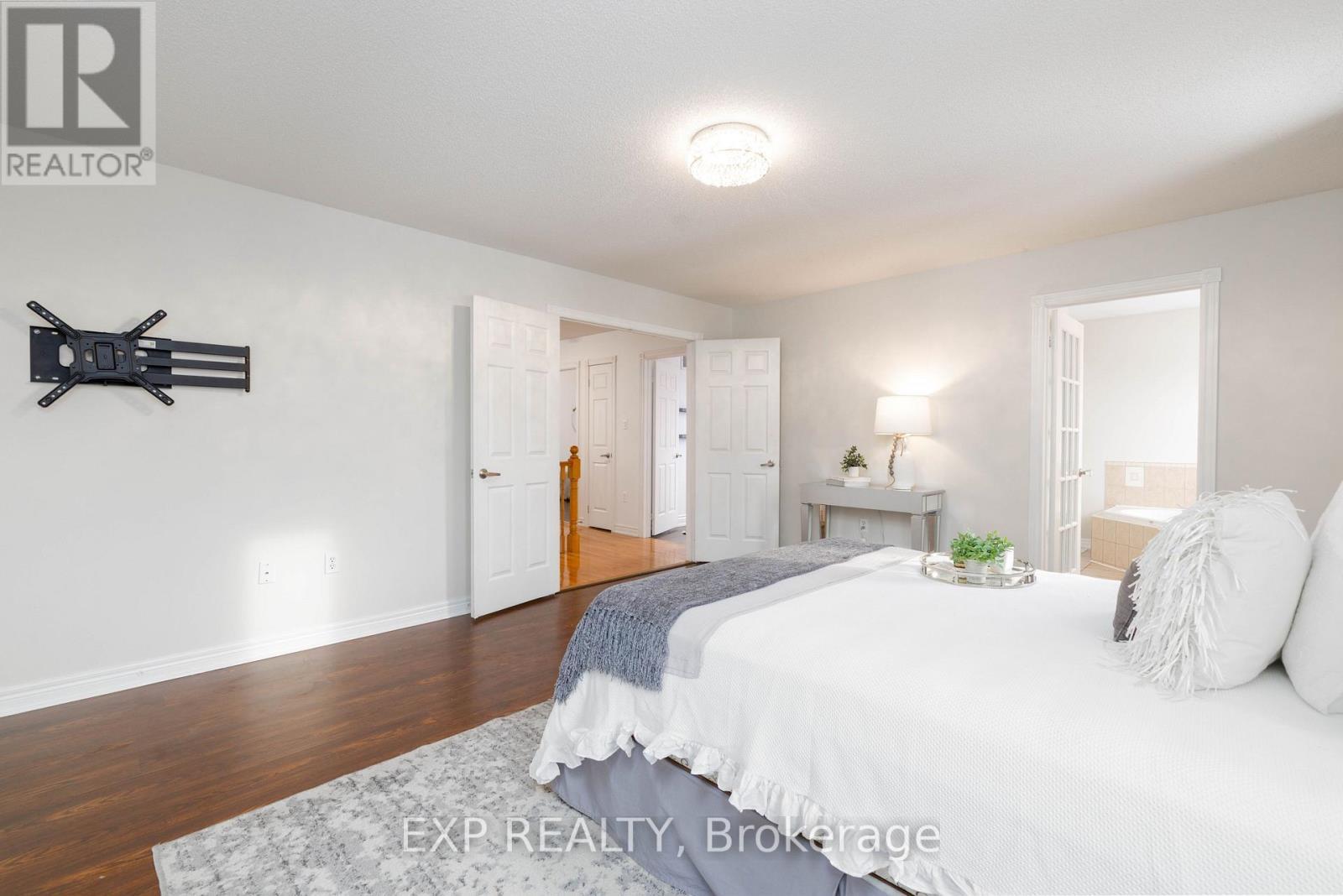 36 Ivygreen Road, Georgina, ON - Indoor Photo Showing Bedroom