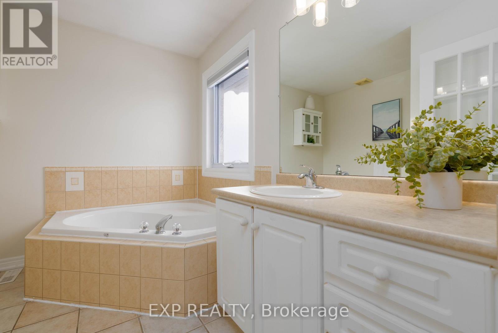 Primary Ensuite - 36 Ivygreen Road, Georgina, ON - Indoor Photo Showing Bathroom