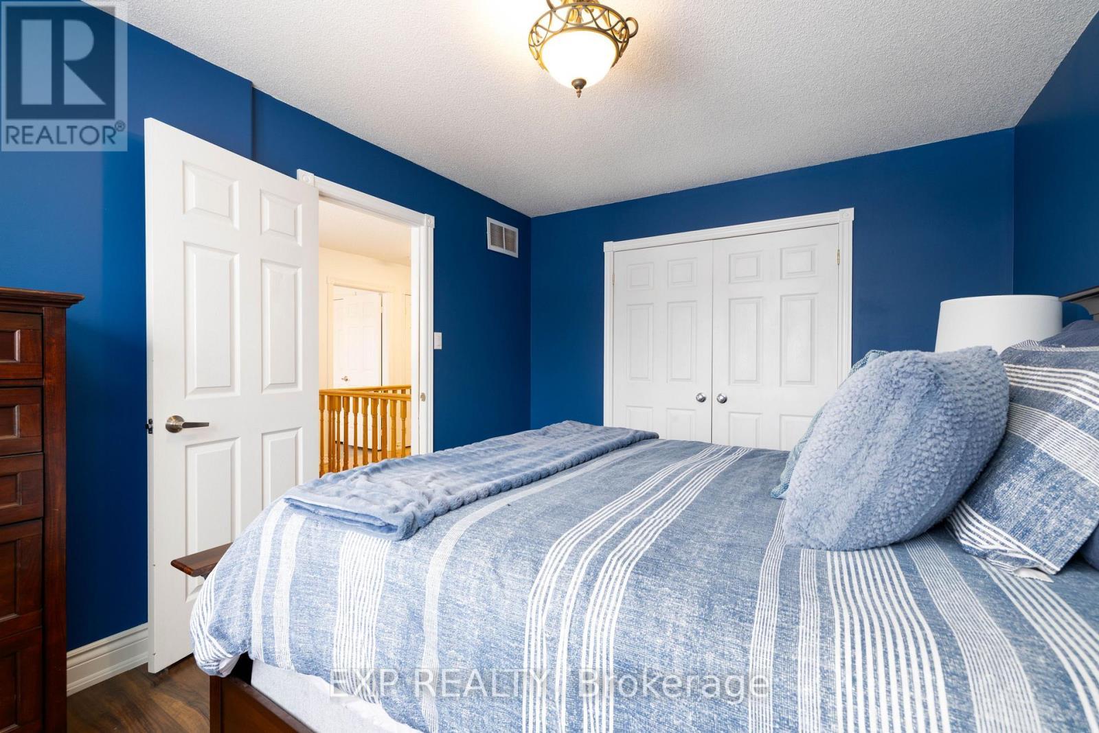 36 Ivygreen Road, Georgina, ON - Indoor Photo Showing Bedroom