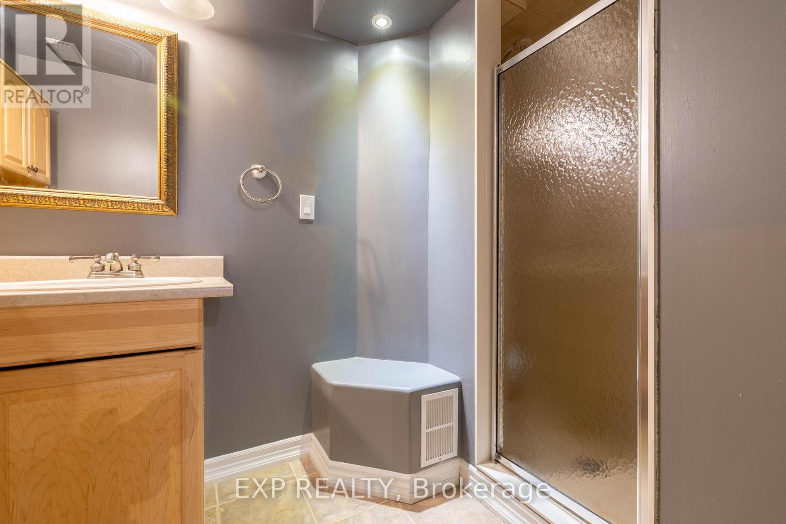 3-Piece Bathroom - 36 Ivygreen Road, Georgina, ON - Indoor Photo Showing Bathroom