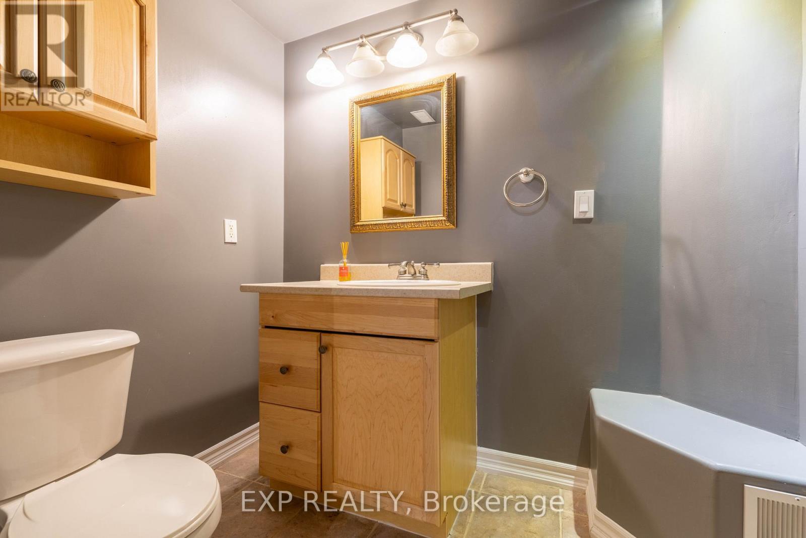 36 Ivygreen Road, Georgina, ON - Indoor Photo Showing Bathroom