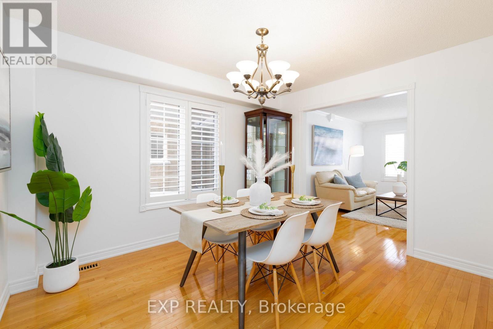 36 Ivygreen Road, Georgina, ON - Indoor Photo Showing Dining Room