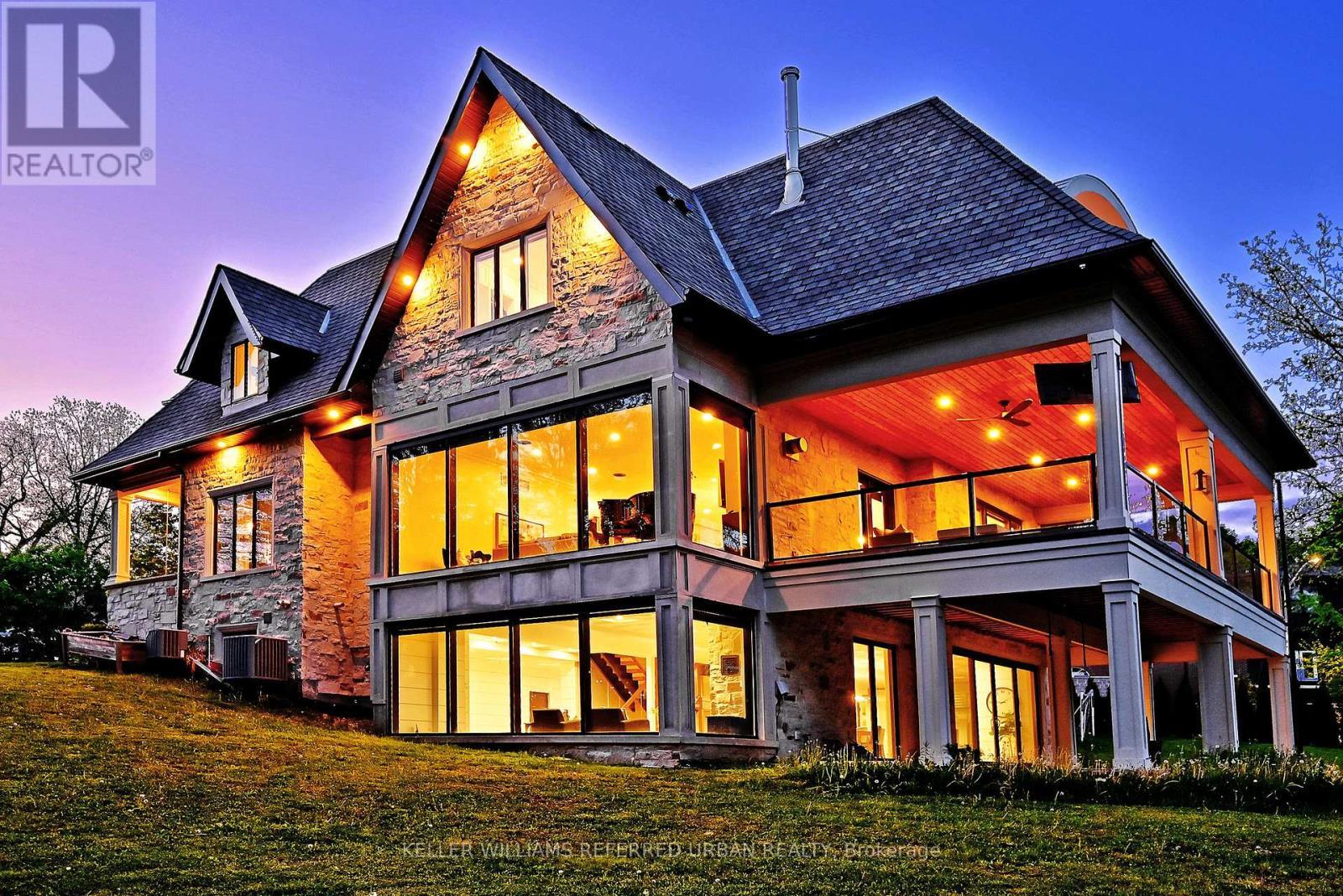 197 Sherwood Place, Newmarket, ON - Outdoor With Deck Patio Veranda