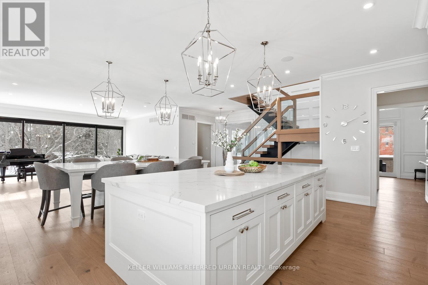 197 Sherwood Place, Newmarket, ON - Indoor Photo Showing Kitchen With Upgraded Kitchen