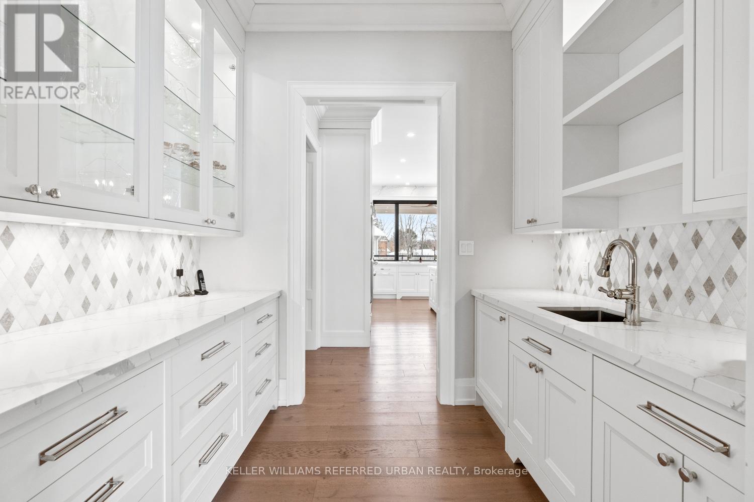 197 Sherwood Place, Newmarket, ON - Indoor Photo Showing Kitchen With Upgraded Kitchen