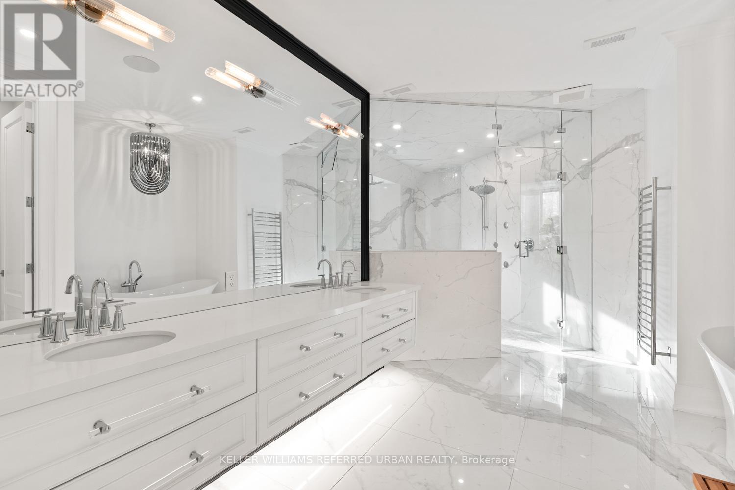 197 Sherwood Place, Newmarket, ON - Indoor Photo Showing Bathroom