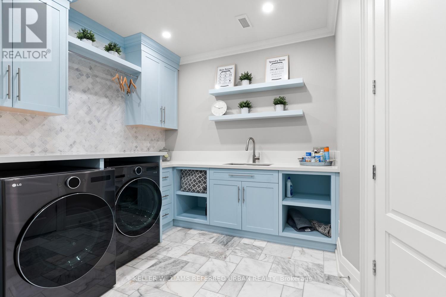 197 Sherwood Place, Newmarket, ON - Indoor Photo Showing Laundry Room