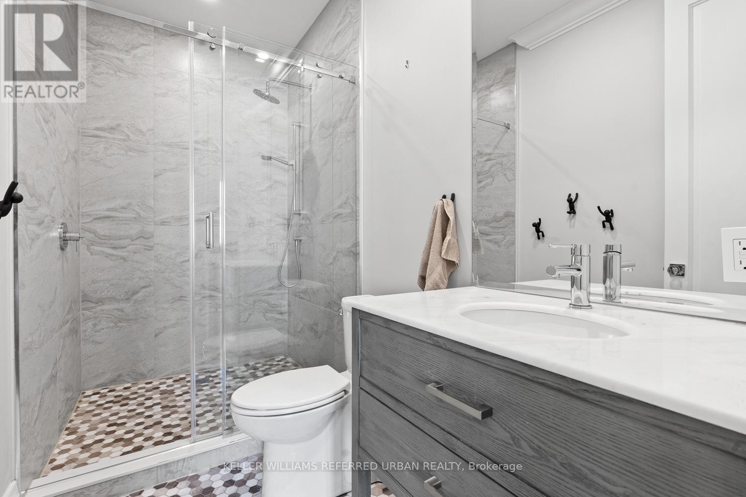 197 Sherwood Place, Newmarket, ON - Indoor Photo Showing Bathroom