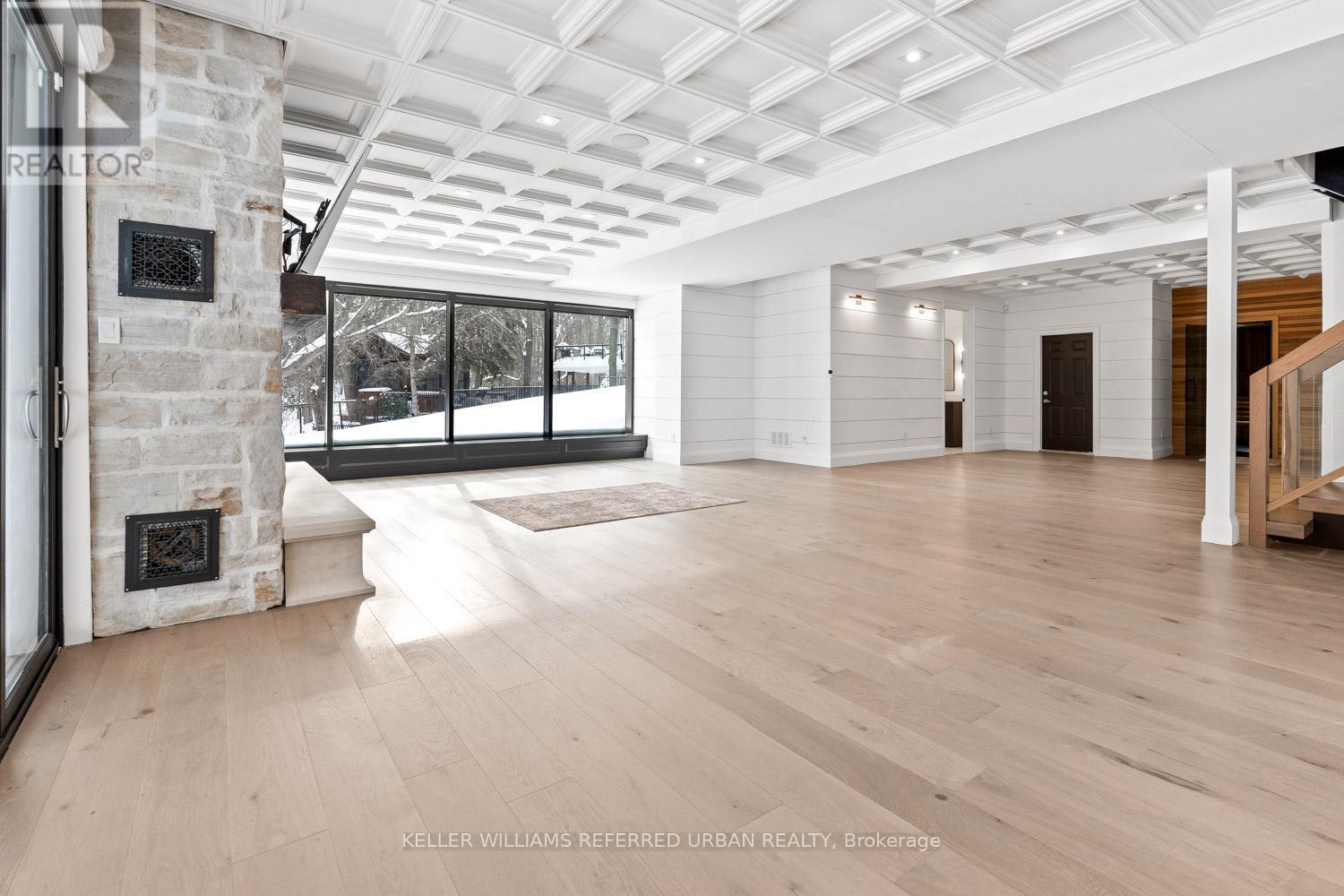 197 Sherwood Place, Newmarket, ON - Indoor With Fireplace