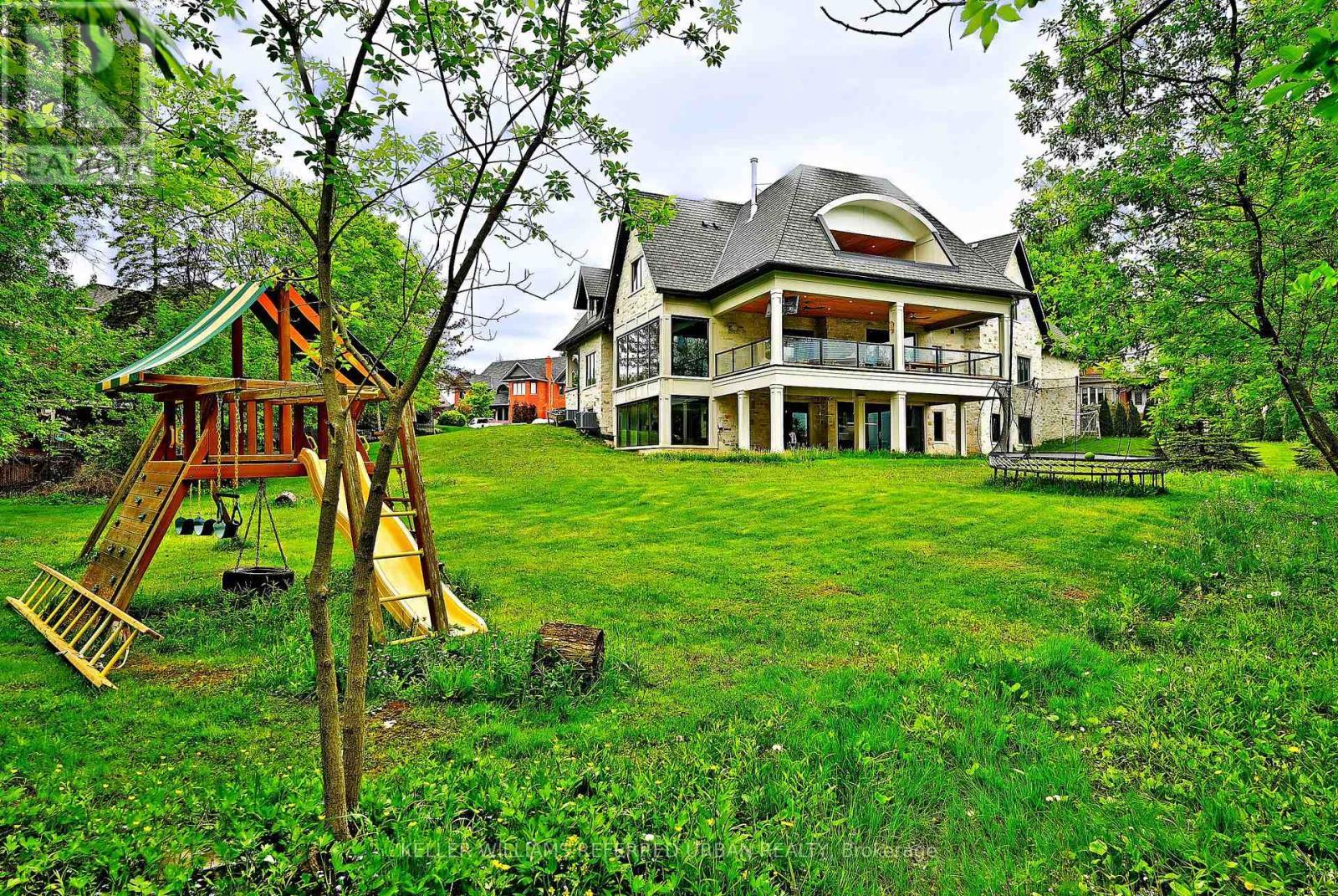 197 Sherwood Place, Newmarket, ON - Outdoor With Deck Patio Veranda