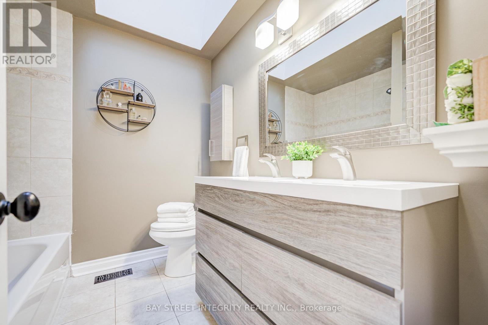 1224 Grange Road, Oakville, ON - Indoor Photo Showing Bathroom