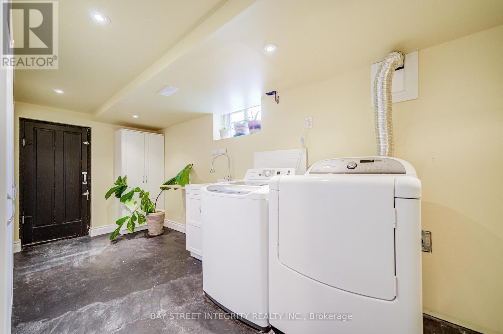1224 Grange Road, Oakville, ON - Indoor Photo Showing Laundry Room