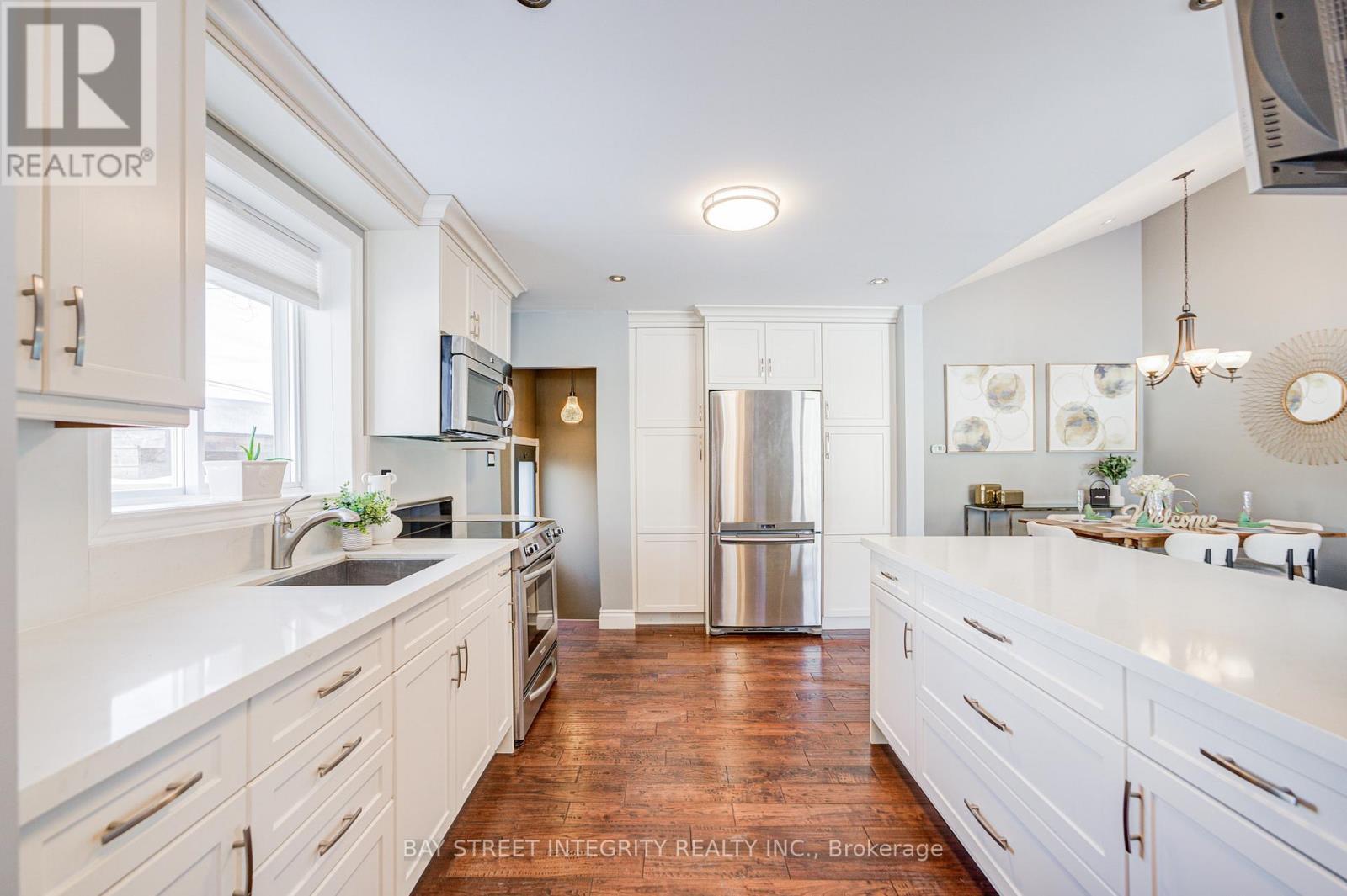 1224 Grange Road, Oakville, ON - Indoor Photo Showing Kitchen With Upgraded Kitchen