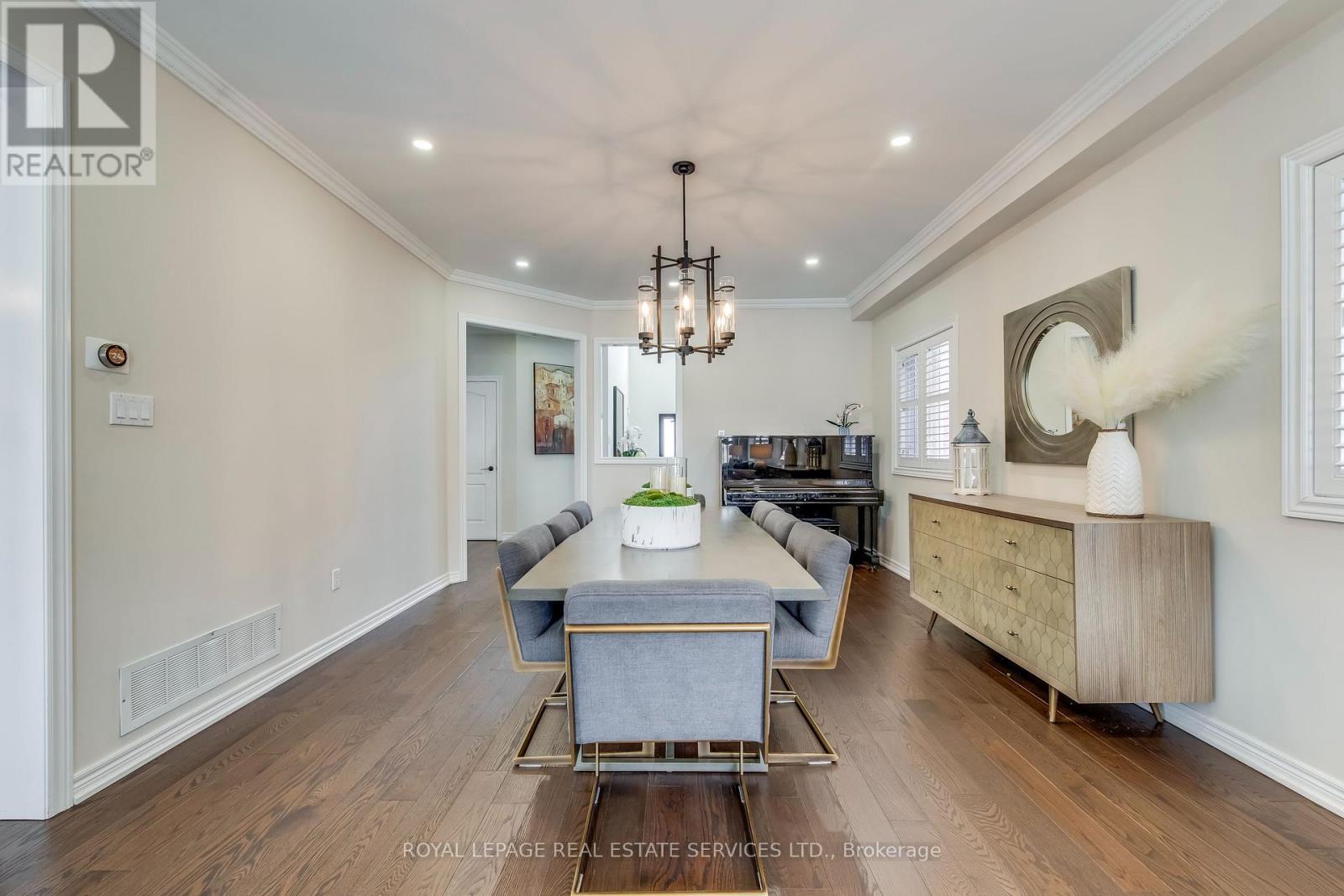 2467 Chaplin Road, Oakville, ON - Indoor Photo Showing Dining Room