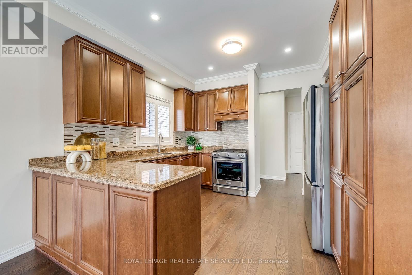 2467 Chaplin Road, Oakville, ON - Indoor Photo Showing Kitchen